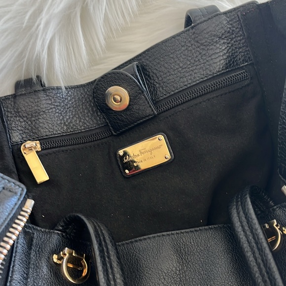 SALVATORE FERRAGAMO GANCINI SUZANNE TOTE PEBBLED LEATHER SHOULDER HANDBAG - Picture 9 of 12